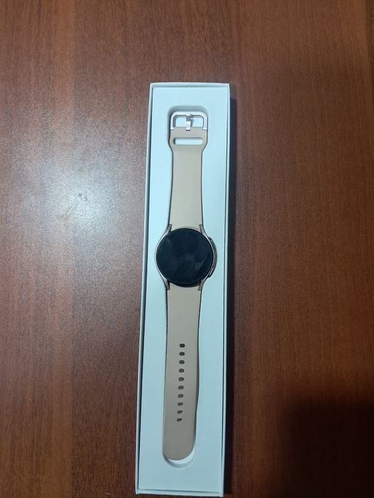 Продам часы смарт женские