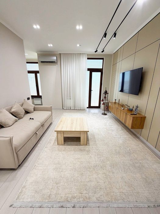 Продается 2 комнатная ЖК ROYAL HOUSE/ 3 окна/ 47м2+балкон