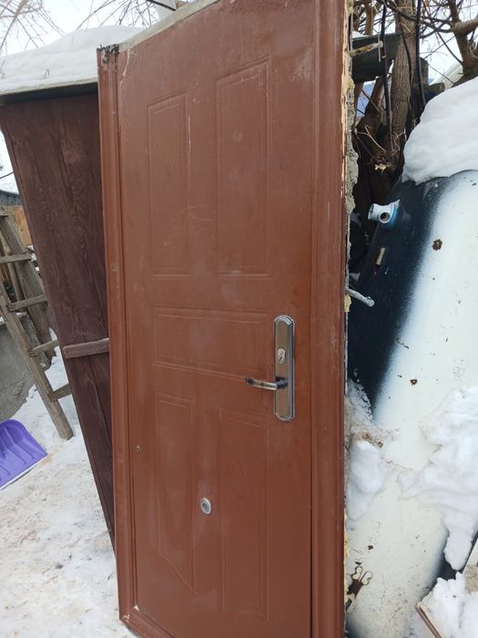 Продам входную дверь