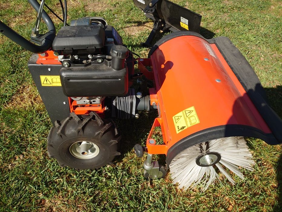 Hako Variette 350 cu motor honda +Lamă dezăpezire
