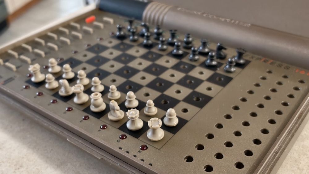 Joc de șah calculator Kasparov Express 16K