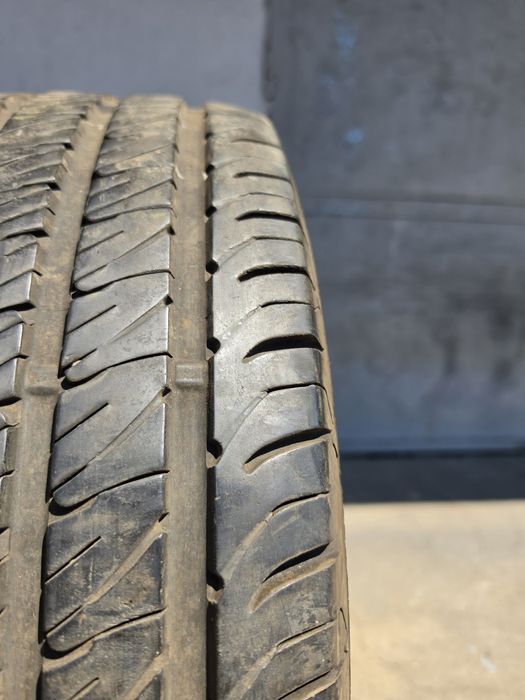 2 бр. летни гуми за бус  215/65/16C Uniroyal 7+ mm DOT 0920