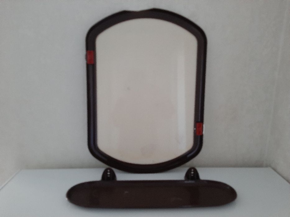 Продаю зеркало с подставкой