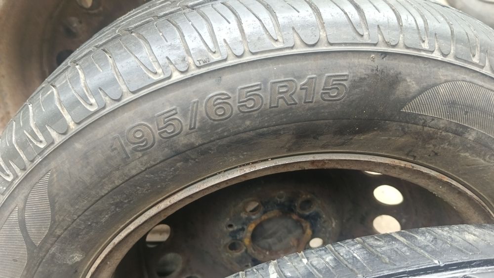 Продам комплект диски с шинами