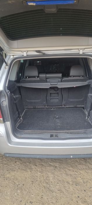 vand opel zafira mai multe detalii in privat.