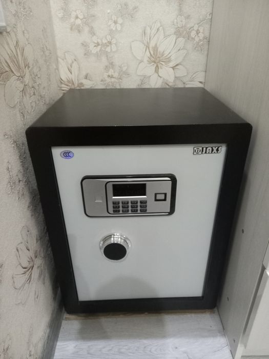 Seyf sotiladi holati yangi qumlik seyf olovda yonib ketmaydi  ichidagi