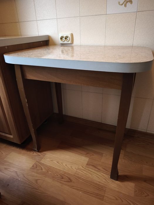 кухонная мебель / стол, 2 стула