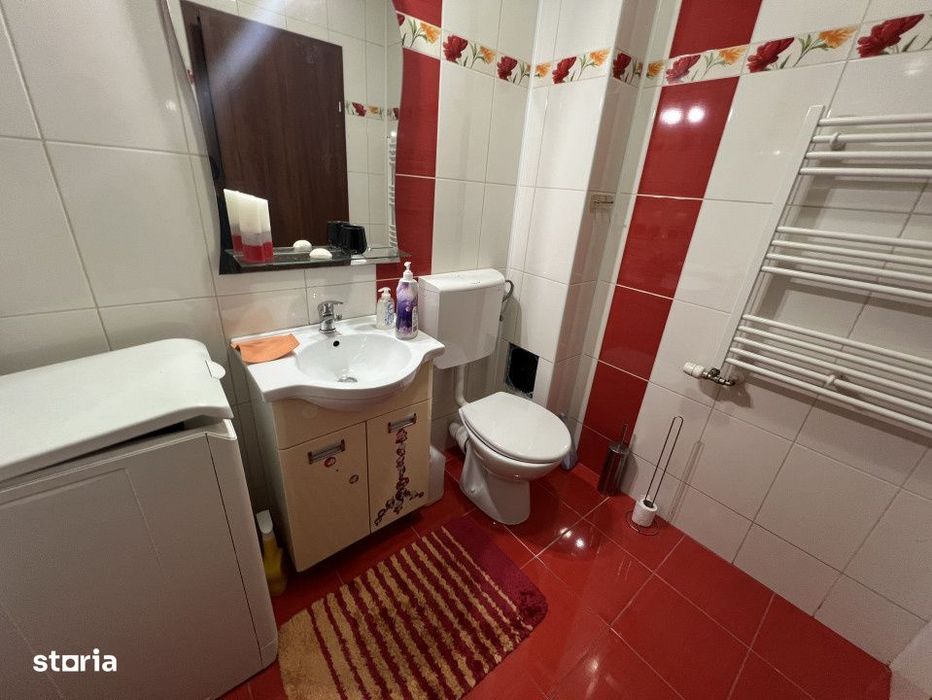 Apartament de 3 camere, 69 mp, 2 bai, 2 balcoane, zona Muzeul Apei
