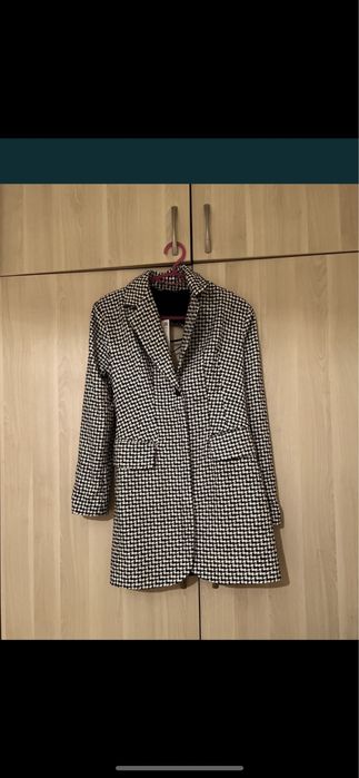 Рокля на Valentino, zara