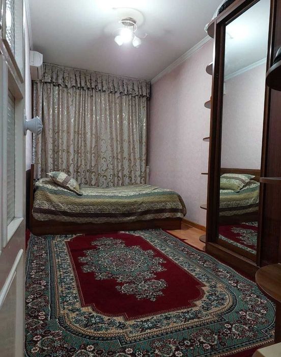 Ялангач Ширин бозор 2/3/4 срочно сотилади