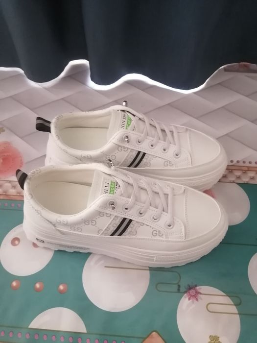 Продам новые 5300