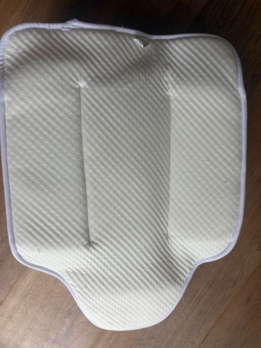 Възглавница против обръщане за бебе