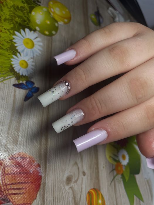 Realizez manichiura-pedichiura  gel și semi