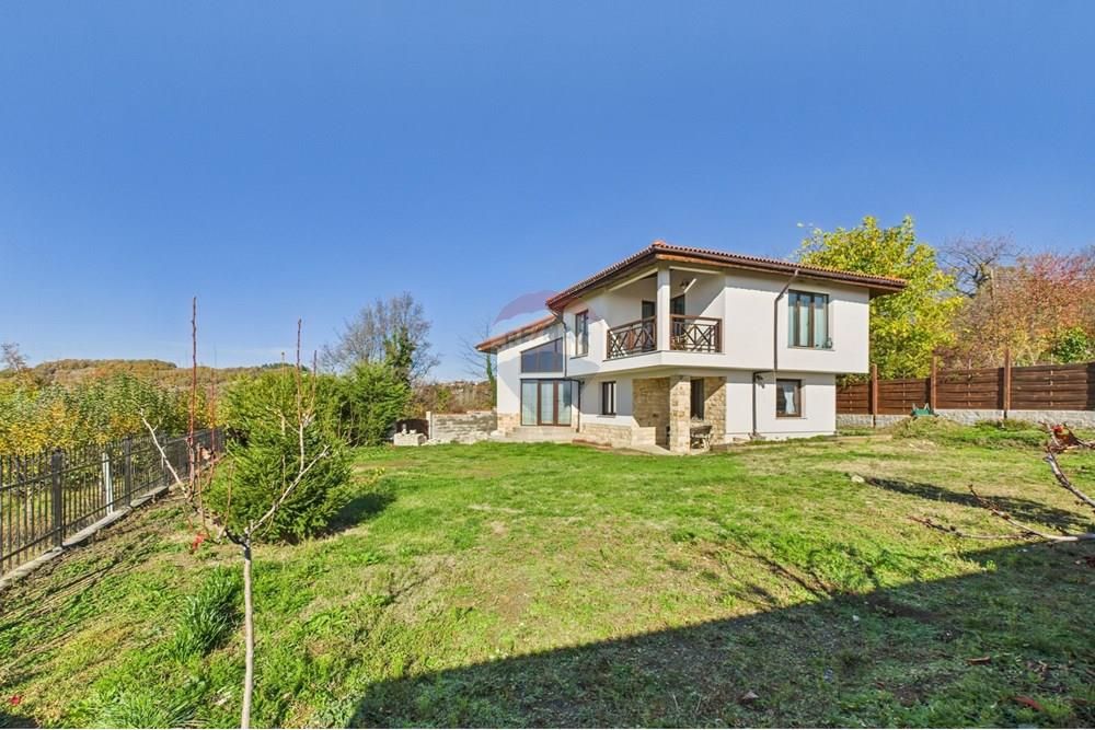 Къща на село близо до гр.Сандански