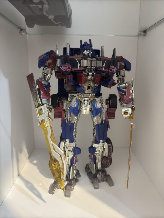 Трансформеры ( Оптимус прайм )