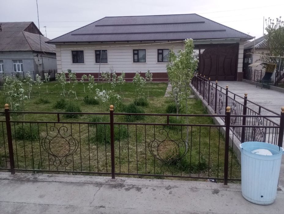 Продаю свой большой частный дом и машину спарк в городе Бахт