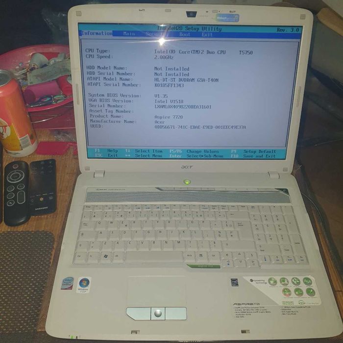 Laptop Notebook mare de 17 inch ca nou bateria tine mult cu incarcator