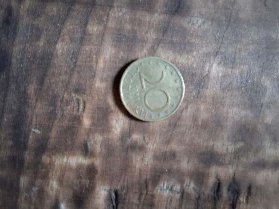 Vând monede și un ceas cu o mașină ele sunt de colecție  de tuns manoa