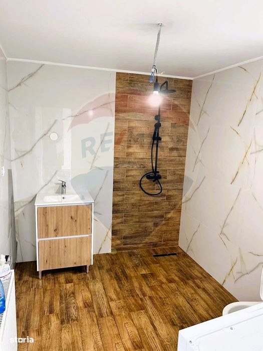 Casa cu 2 camere de vânzare