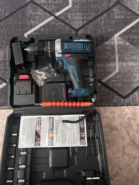 Шуруповерт   Новый комплект