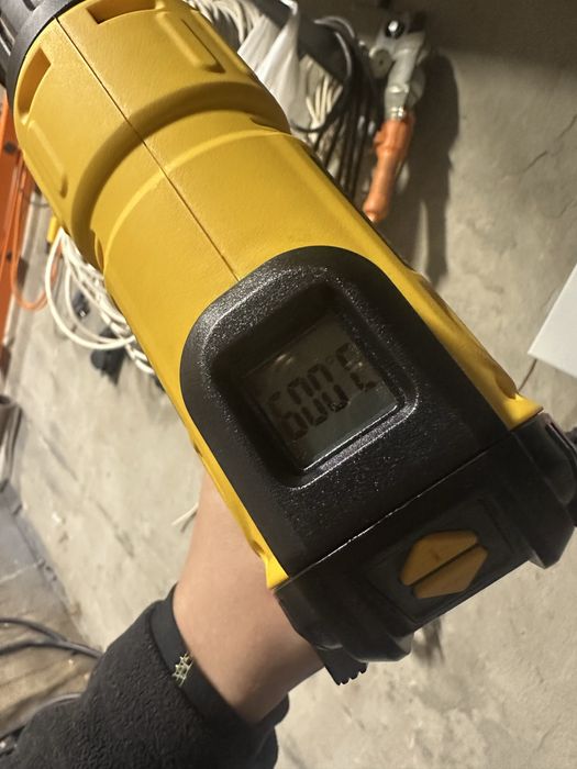 Продам промышленный фен Dewalt