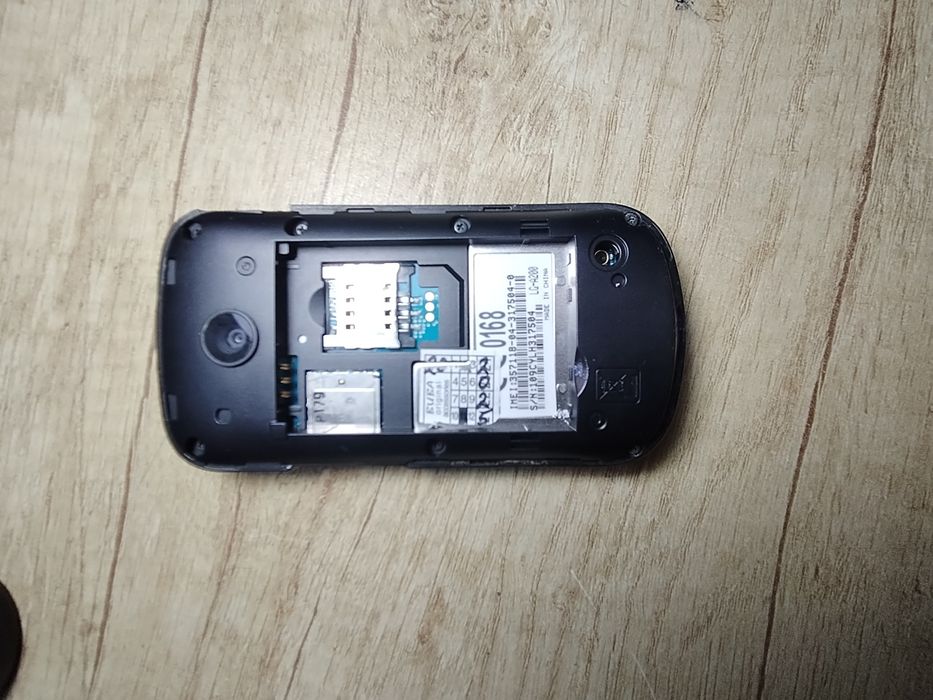 Продавам запазен телефон LG