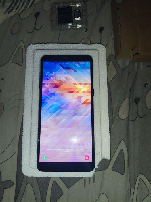 Samsung A8+ 2018 4/32 + 64 Micro-SD + Проводные наушники.