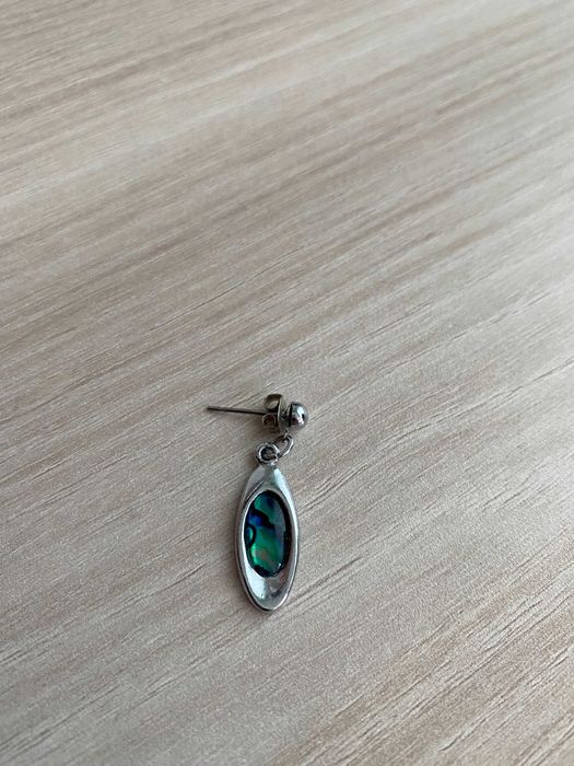 Продавам нова красива обица