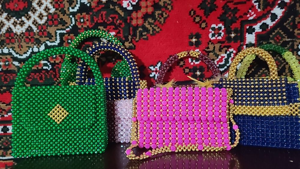 Toshdan to'qilgan sumkalar