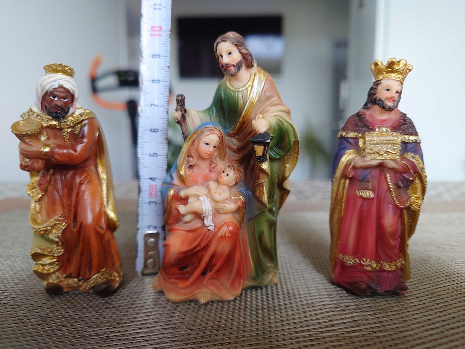 Стилни и красиви с изработката си фигури.Цената е за всичките.