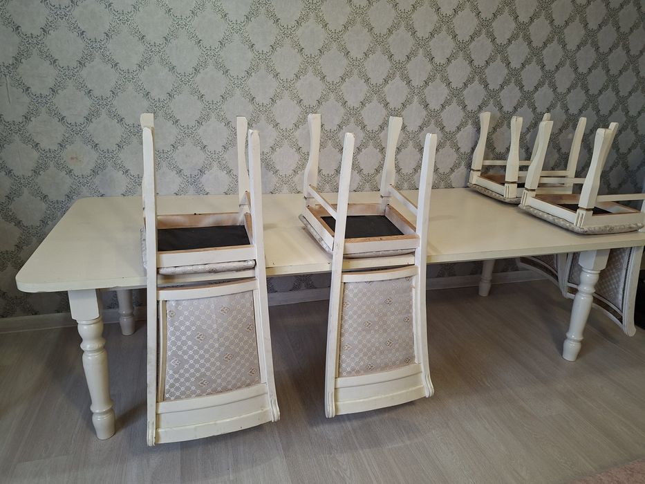 Стол для гостиной