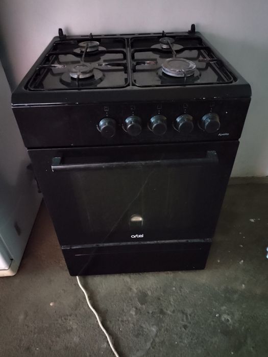 Продам газ плиту