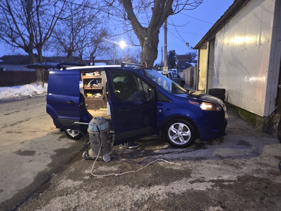 Ford transit conect! Doar cei interesati!