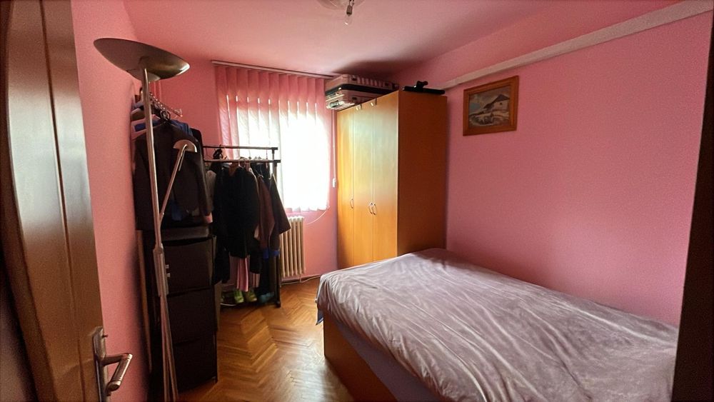 Vand apartament cu 3 camere