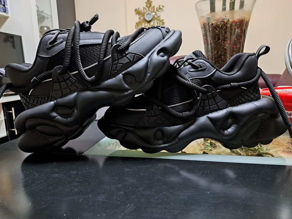 Продавам мъжки маратонки уникален модел 43,44 номер.