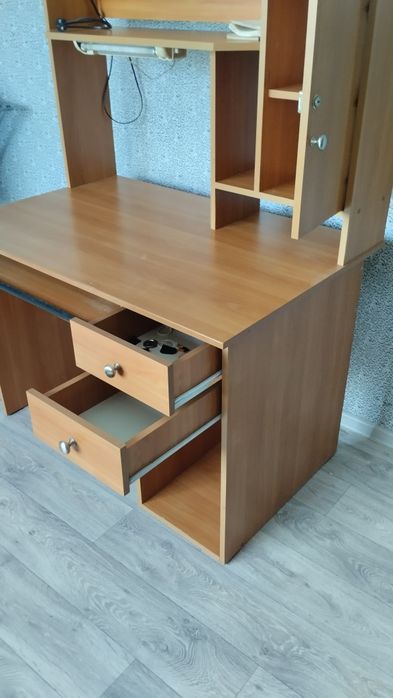 Продам компьютерный стол