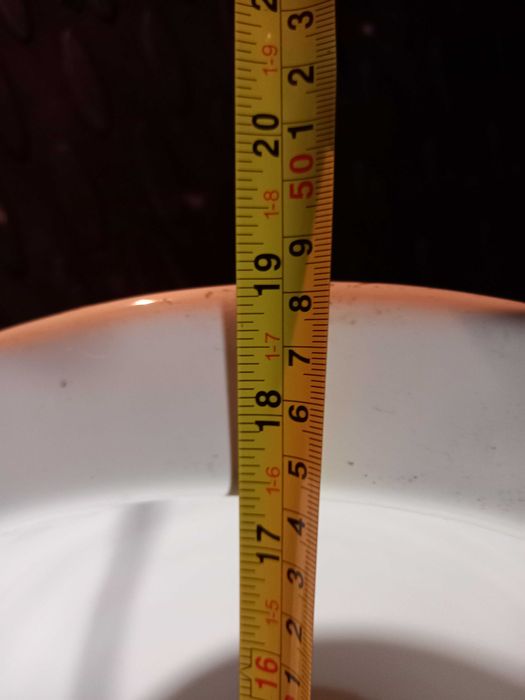 Тоалетна чиния за структура