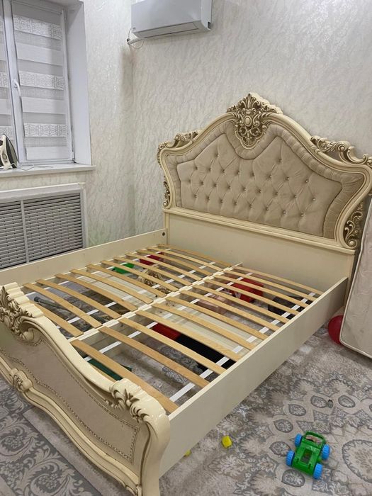 кровать двуспальный