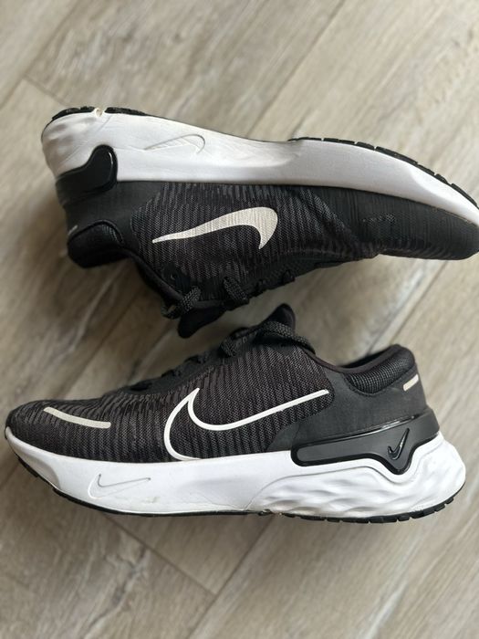 Маратонки Nike р.10