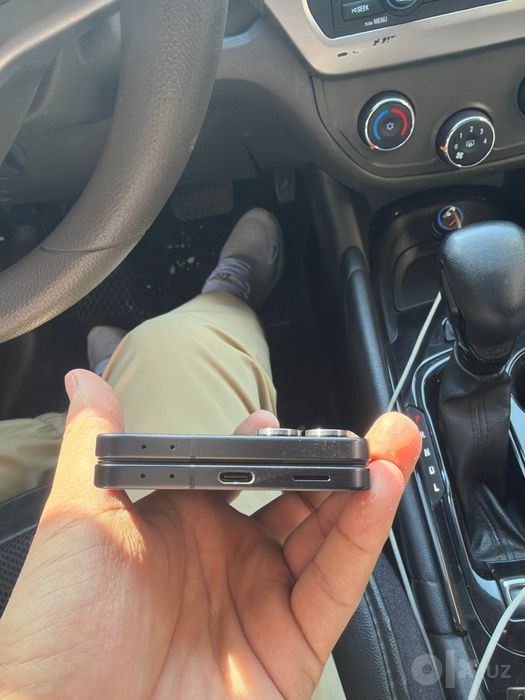 Samsung Z filip 7 6/256 qora sotiladi