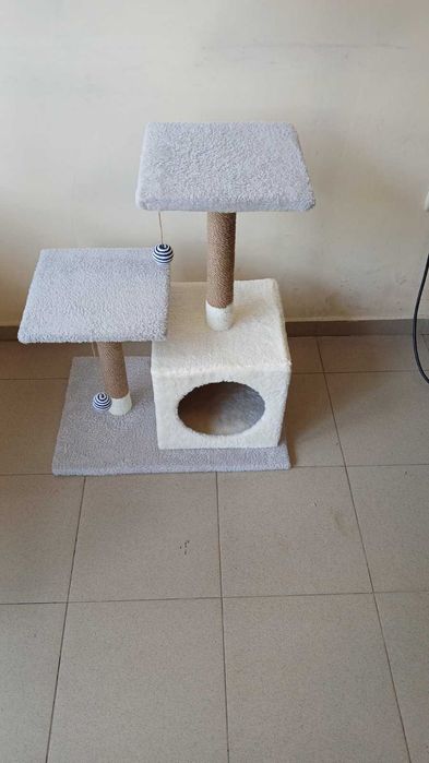 Катерушки за котки.Къщичка с 4-ри топчета-ДОСТАВКА 7лв