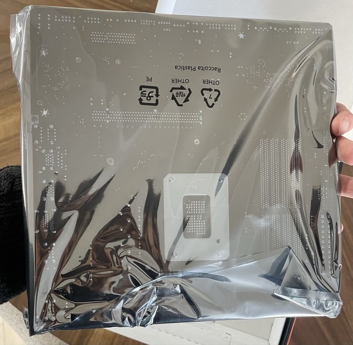 Материнская плата GIGABYTE B760M