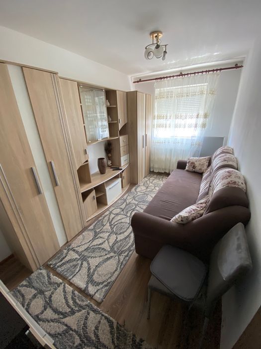 Apartament cu 3 camere de inchiriat