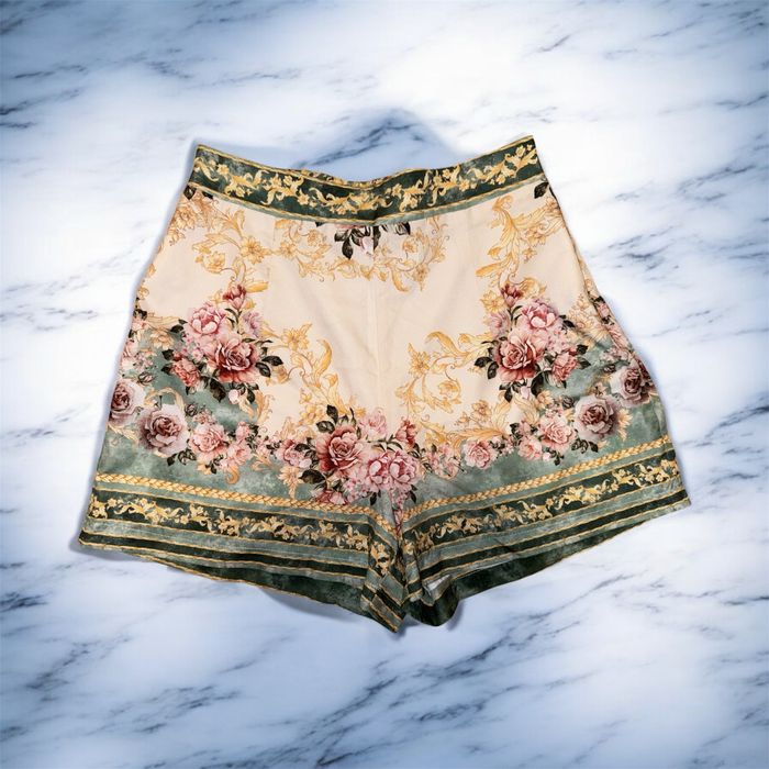 Compleu set cămașă cu detalii perle și pantaloni scurți