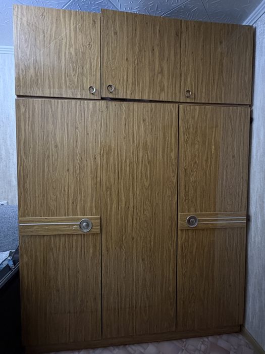 Отдам даром шкаф!