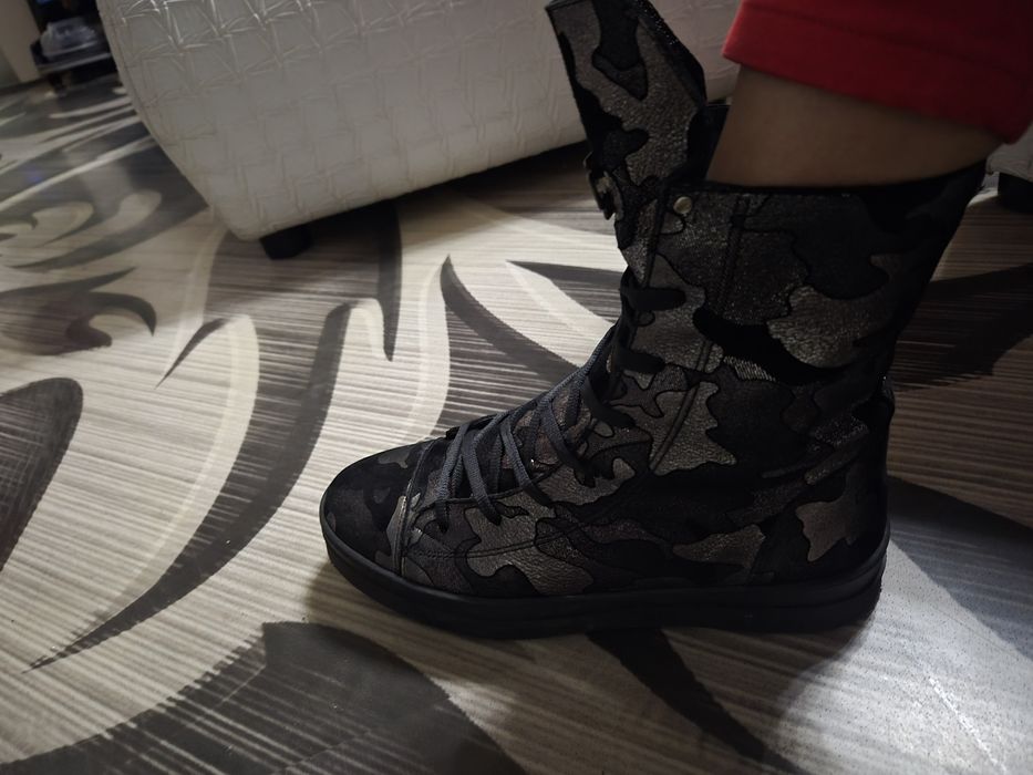 Боти от естествен велур