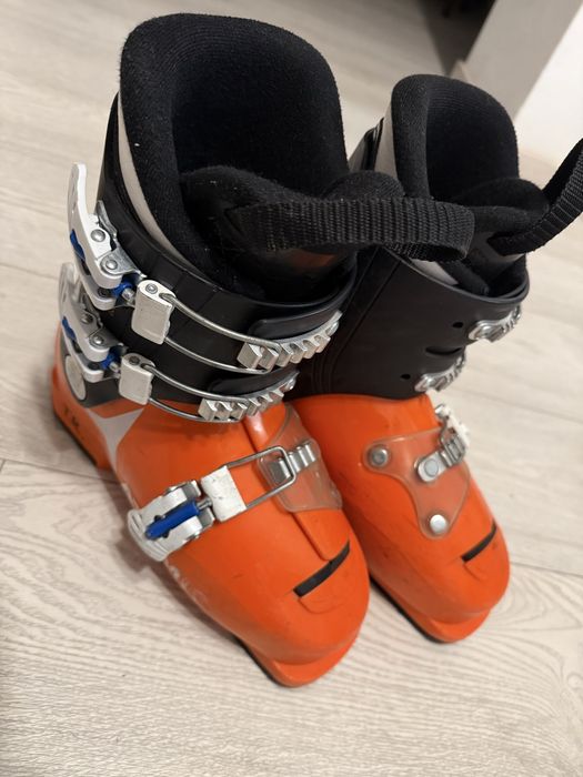 Schiuri 140cm si clapari 37eu = 277mm