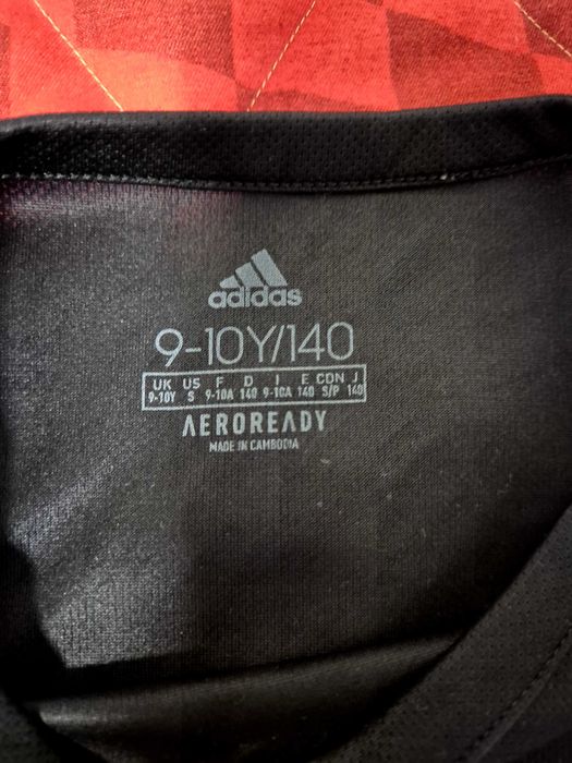 Adidas комплект блуза и къси панталони 140 размер 9-10 г