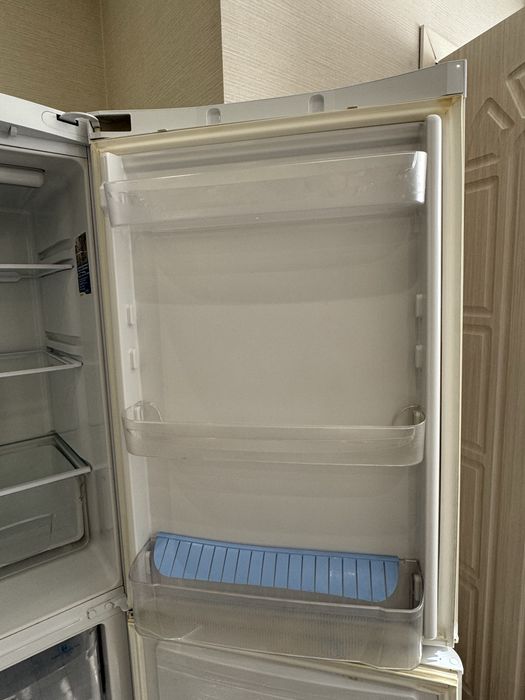 Холодильник Indesit