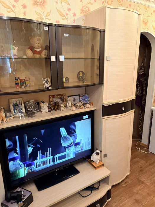 Стенка б/у в хорошем состоянии